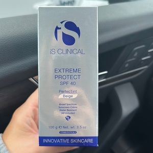 iS Clinical Extreme Protect SPF 40 PerfecTint Beige